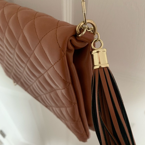 Quilted Faux Leather Clutch Handbag with Gold Chain - Picture 3 of 7